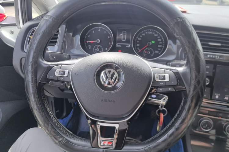 Used Volkswagen Golf 2019 200TSI DSG Comfort & Ambition Edition China VI Standard Steering Wheel