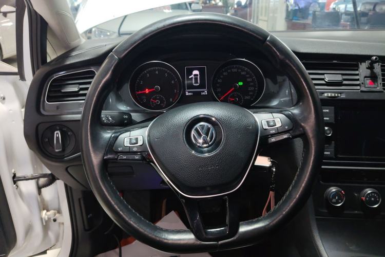 Used Volkswagen Golf 2019 200TSI DSG Comfort & Ambition Edition China VI Standard Steering Wheel