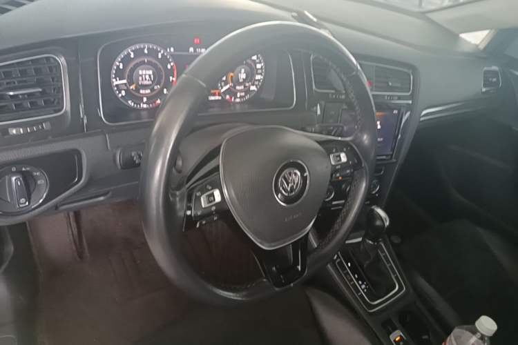 Used Volkswagen Golf 2019 280TSI DSG Luxury Version China VI Standard Steering Wheel
