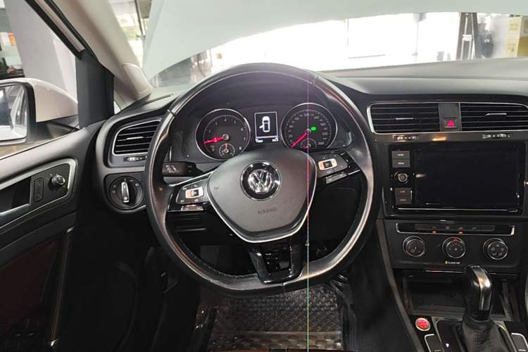 Used Volkswagen Golf 2019 200TSI DSG Comfort & Ambition Edition China VI Standard Steering Wheel