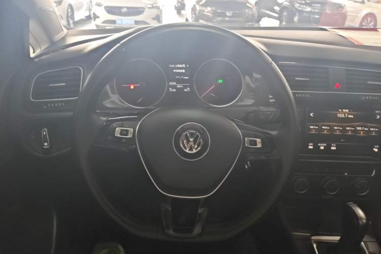 Used Volkswagen Golf 2019 200TSI DSG Comfort & Ambition Edition China VI Standard Steering Wheel