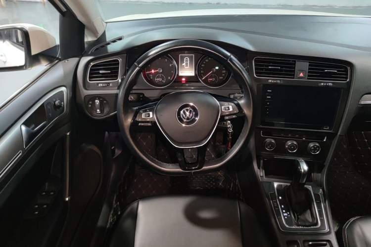 Used Volkswagen Golf 2019 200TSI DSG Comfort & Ambition Edition China VI Standard Steering Wheel