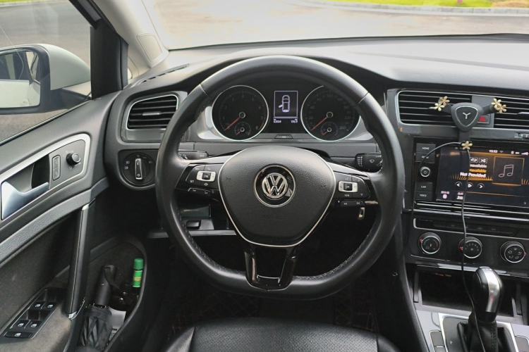 Used Volkswagen Golf 2019 200TSI DSG Comfort & Ambition Edition China VI Standard Steering Wheel