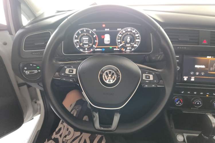 Used Volkswagen Golf 2019 280TSI DSG Luxury Version China VI Standard Steering Wheel