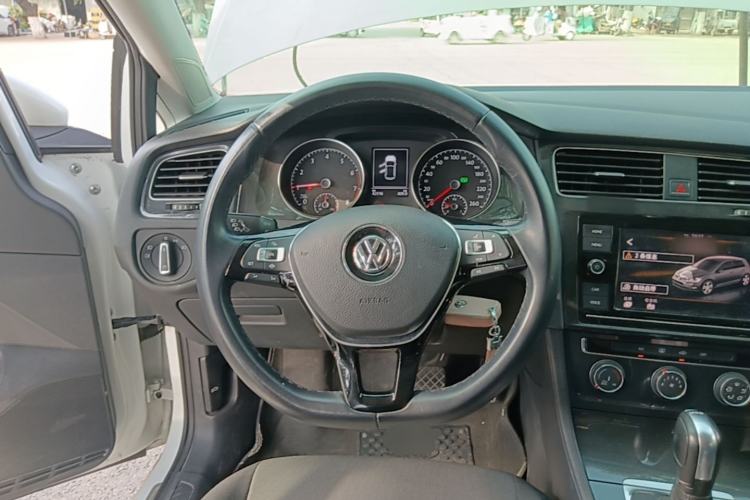 Used Volkswagen Golf 2019 200TSI DSG Comfort & Ambition Edition China VI Standard Steering Wheel