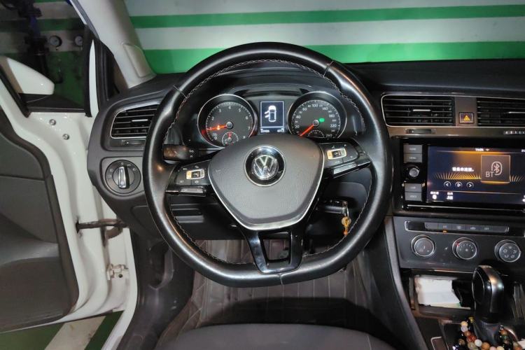 Used Volkswagen Golf 2019 200TSI DSG Comfort & Ambition Edition China VI Standard Steering Wheel