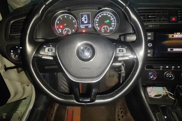 Used Volkswagen Golf 2019 200TSI DSG Comfort & Ambition Edition China VI Standard Steering Wheel