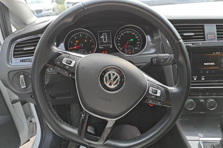Used Volkswagen Golf 2019 200TSI DSG Comfort & Ambition Edition China VI Standard Steering Wheel