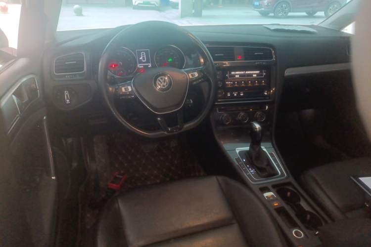 Used Volkswagen Golf 2019 200TSI DSG Comfort & Ambition Edition China VI Standard Steering Wheel