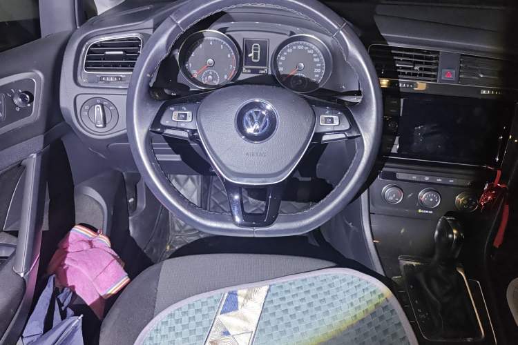 Used Volkswagen Golf 2019 200TSI DSG Comfort & Ambition Edition China VI Standard Steering Wheel
