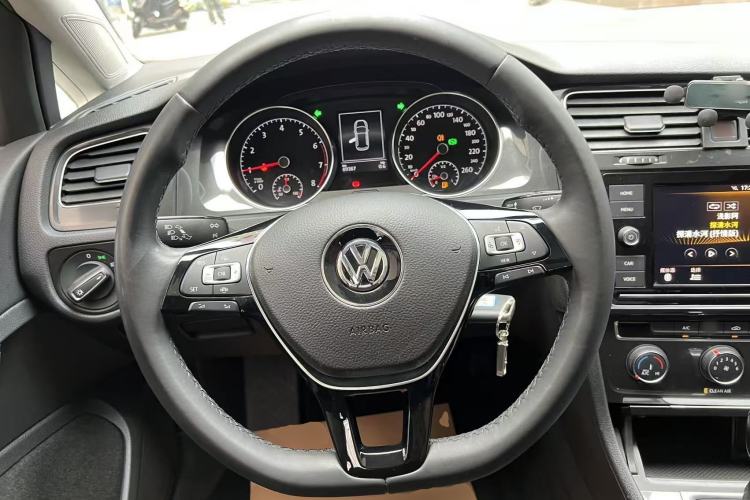 Used Volkswagen Golf 2019 200TSI DSG Comfort & Ambition Edition China VI Standard Steering Wheel