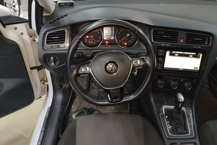 Used Volkswagen Golf 2019 200TSI DSG Comfort & Ambition Edition China VI Standard Steering Wheel