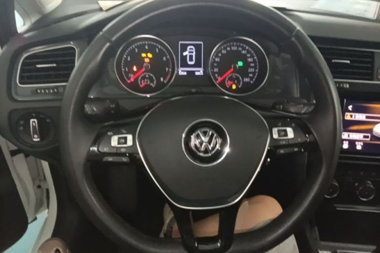 Used Volkswagen Golf 2019 200TSI DSG Comfort & Ambition Edition China VI Standard Steering Wheel