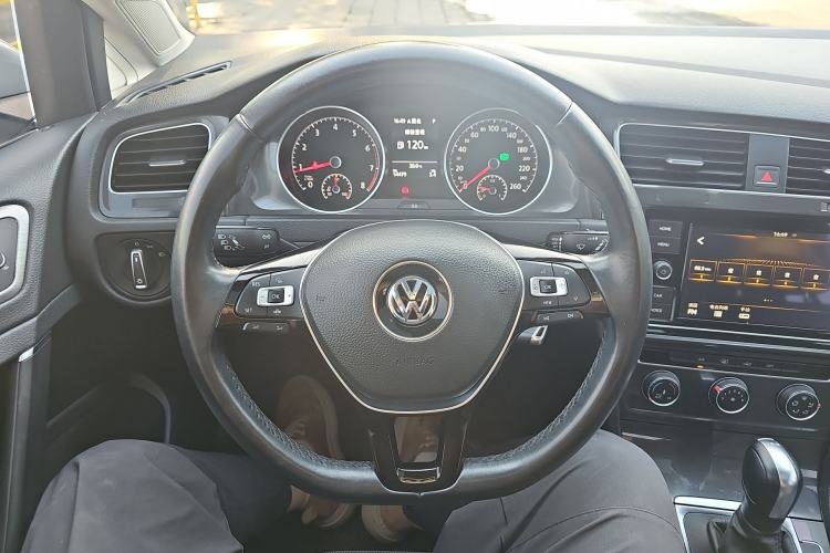Used Volkswagen Golf 2019 280TSI DSG Comfort Version China VI Standard Steering Wheel