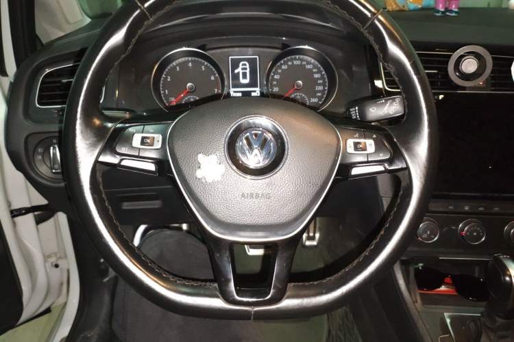 Used Volkswagen Golf 2019 200TSI DSG Comfort Version China VI Standard Steering Wheel
