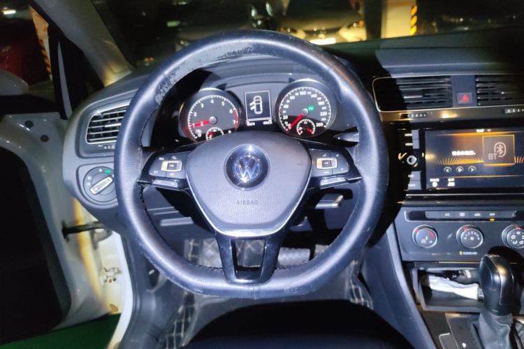 Used Volkswagen Golf 2019 200TSI DSG Comfort Version China VI Standard Steering Wheel