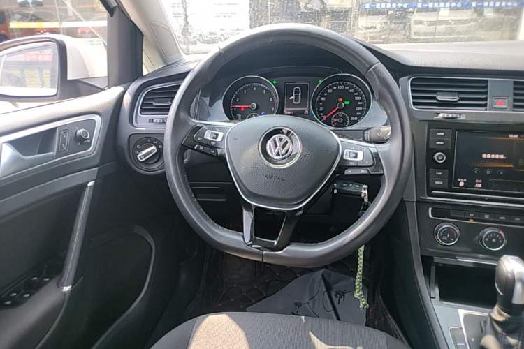 Used Volkswagen Golf 2019 200TSI DSG Comfort & Ambition Edition China VI Standard Steering Wheel