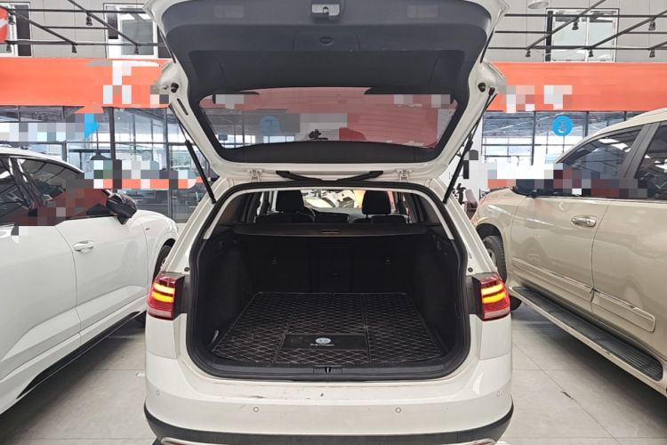 Used Volkswagen Golf 2019 1.8TSI Travel Edition Trunk