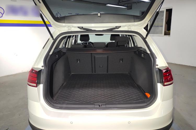 Used Volkswagen Golf 2019 1.8TSI Travel Edition Trunk