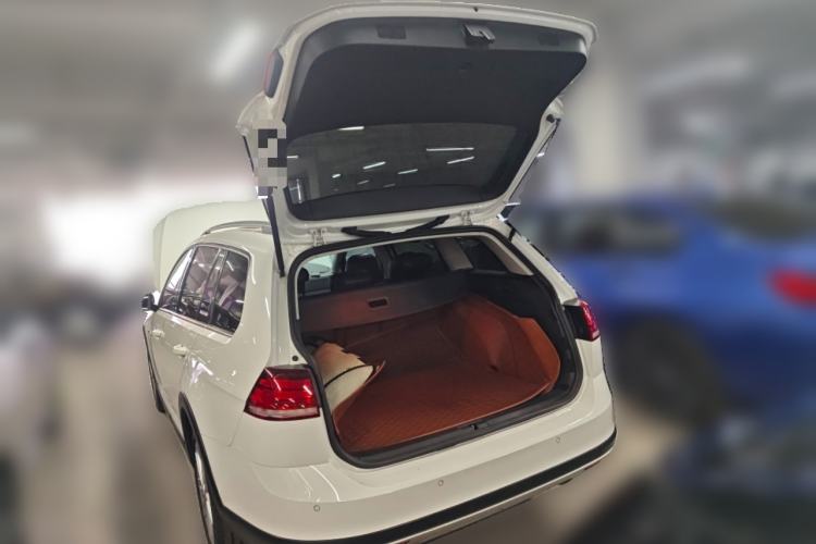 Used Volkswagen Golf 2019 1.8TSI Travel Edition Trunk