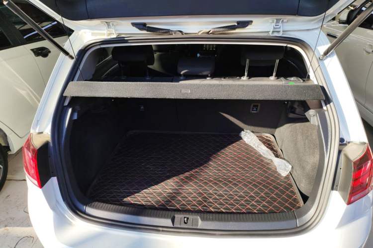 Used Volkswagen Golf 2019 200TSI DSG Comfort & Ambition Edition China VI Standard Trunk