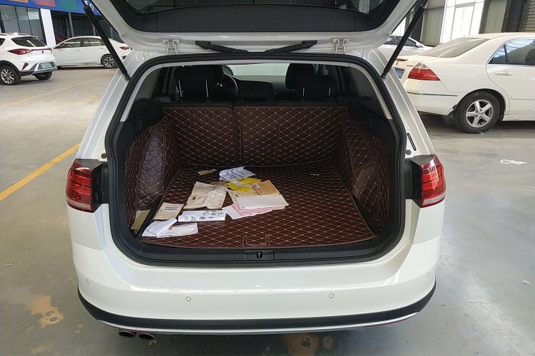 Used Volkswagen Golf 2019 1.8TSI Travel Edition Trunk