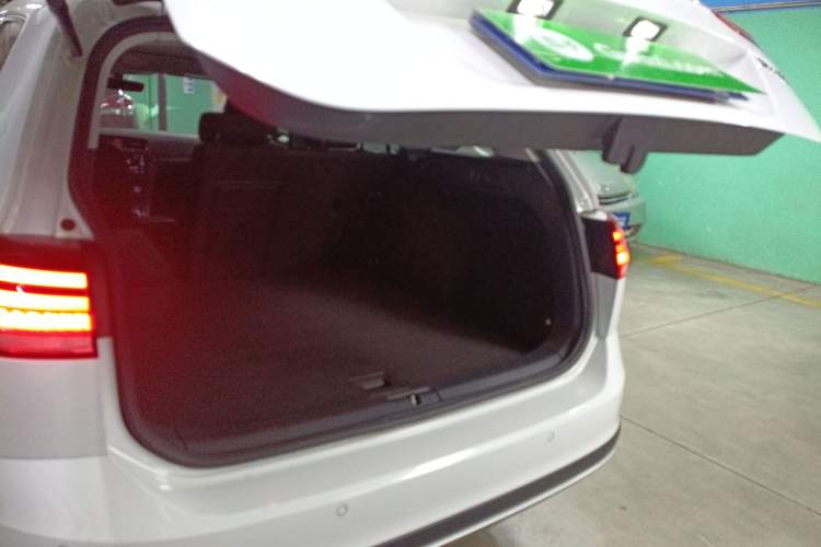 Used Volkswagen Golf 2019 1.8TSI Travel Edition Trunk