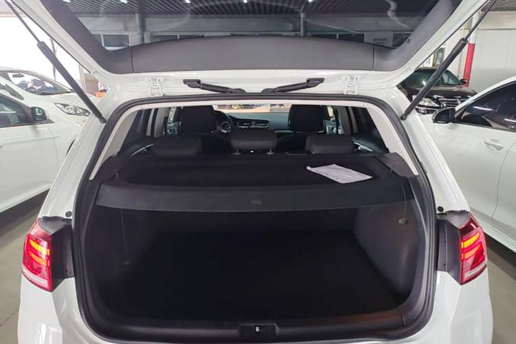 Used Volkswagen Golf 2019 200TSI DSG Comfort & Ambition Edition China VI Standard Trunk