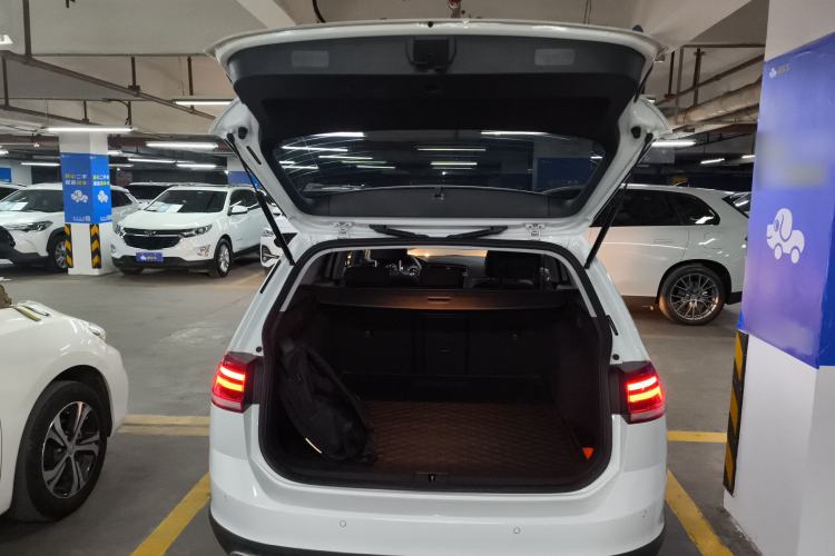 Used Volkswagen Golf 2019 1.8TSI Travel Edition Trunk