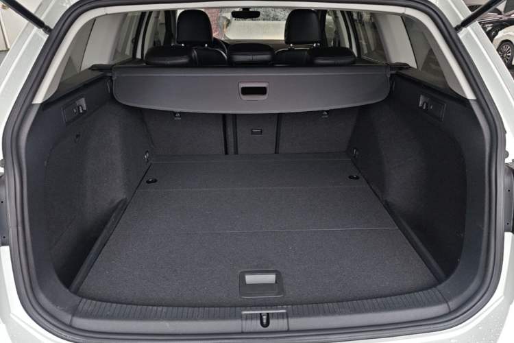 Used Volkswagen Golf 2019 1.8TSI Travel Edition Trunk