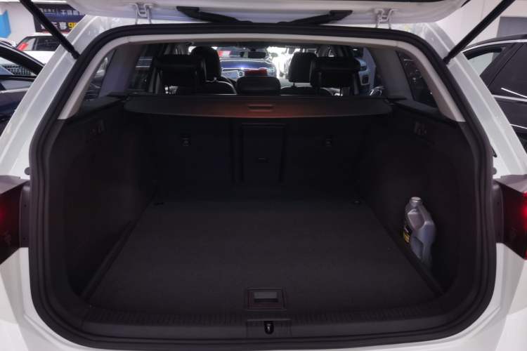Used Volkswagen Golf 2019 1.8TSI Travel Edition Trunk