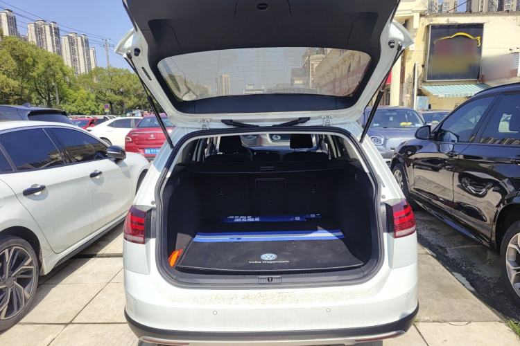 Used Volkswagen Golf 2019 1.8TSI Travel Edition Trunk