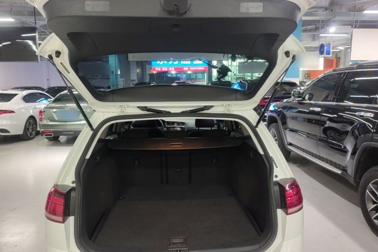 Used Volkswagen Golf 2019 1.8TSI Travel Edition Trunk