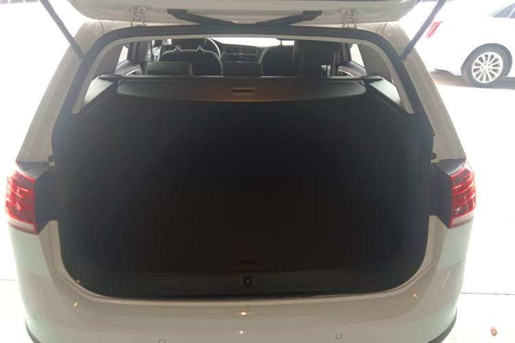 Used Volkswagen Golf 2019 1.8TSI Travel Edition Trunk