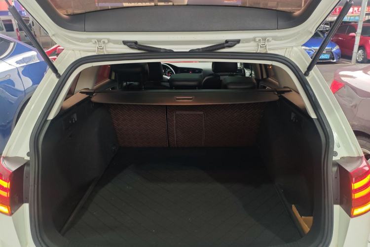 Used Volkswagen Golf 2019 1.8TSI Travel Edition Trunk
