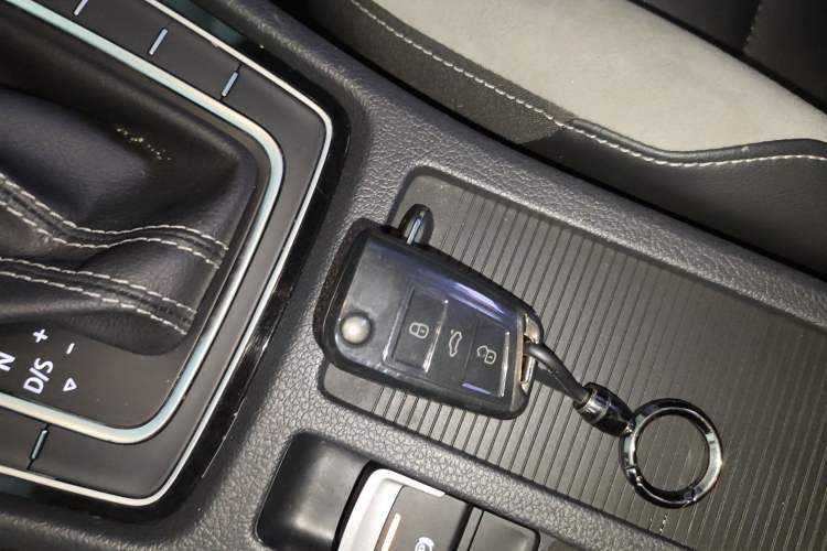 Used Volkswagen Golf 2019 280TSI DSG R-Line China VI Standard Vehicle Key