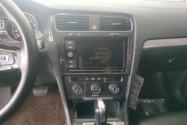 Used Volkswagen Golf 2019 200TSI DSG Comfort Version China VI Standard Audio And AC Panel