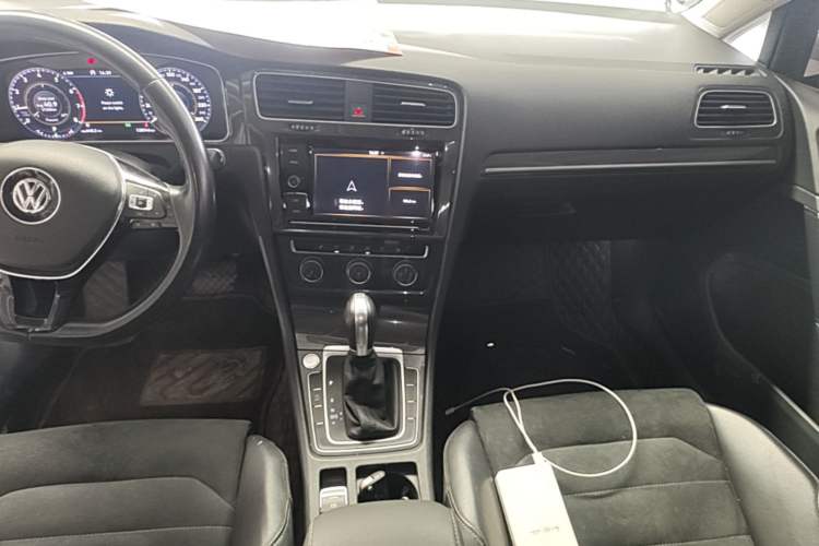 Used Volkswagen Golf 2019 280TSI DSG Luxury Version China VI Standard Audio And AC Panel