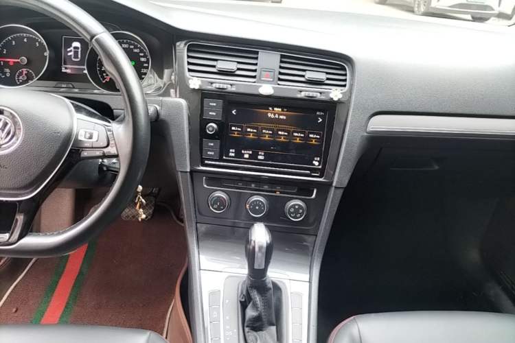 Used Volkswagen Golf 2019 200TSI DSG Comfort & Ambition Edition China VI Standard Audio And AC Panel