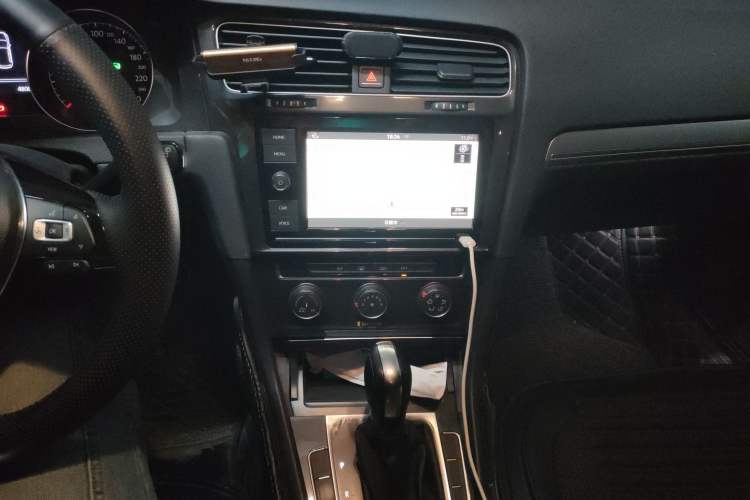 Used Volkswagen Golf 2019 200TSI DSG Comfort & Ambition Edition China VI Standard Audio And AC Panel