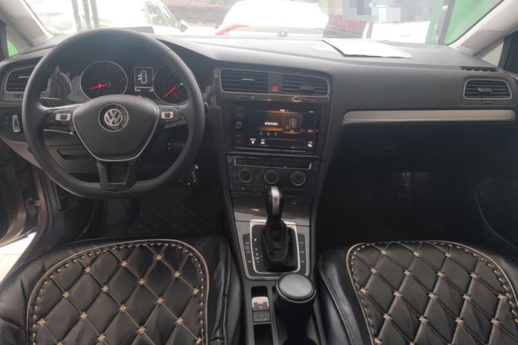 Used Volkswagen Golf 2019 280TSI DSG Comfort Version China VI Standard Center Console