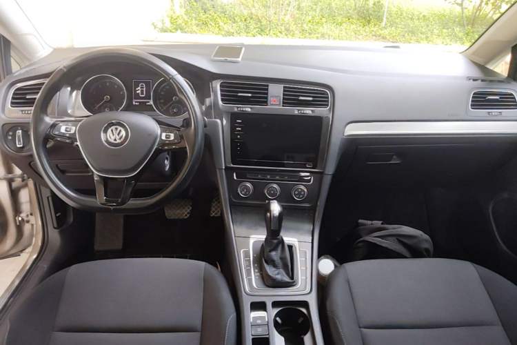 Used Volkswagen Golf 2019 200TSI DSG Comfort & Ambition Edition China VI Standard Center Console