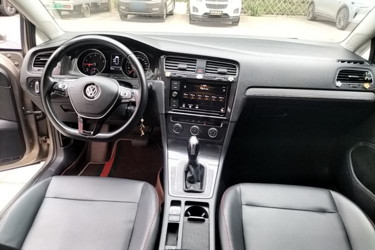Used Volkswagen Golf 2019 200TSI DSG Comfort & Ambition Edition China VI Standard Center Console