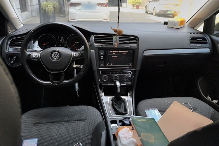 Used Volkswagen Golf 2019 280TSI DSG Comfort Version China VI Standard Center Console