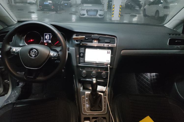 Used Volkswagen Golf 2019 200TSI DSG Comfort & Ambition Edition China VI Standard Center Console