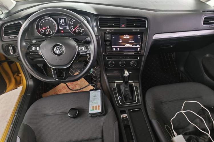 Used Volkswagen Golf 2019 1.6L Automatic Comfort Model China V Standard Center Console
