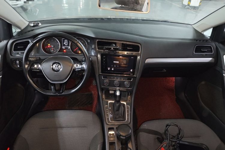 Used Volkswagen Golf 2019 280TSI DSG Comfort Version China VI Standard Center Console