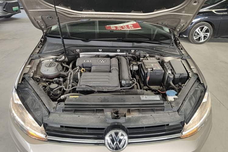 Used Volkswagen Golf 2019 280TSI DSG Luxury Version China VI Standard Engine Bay