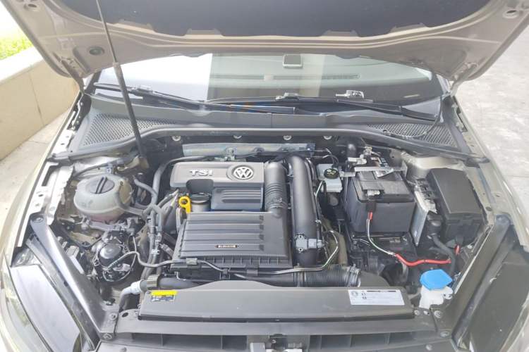 Used Volkswagen Golf 2019 200TSI DSG Comfort & Ambition Edition China VI Standard Engine Bay