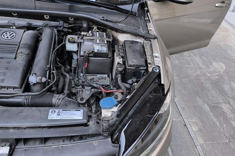 Used Volkswagen Golf 2019 280TSI DSG Comfort Version China VI Standard Engine Bay Left